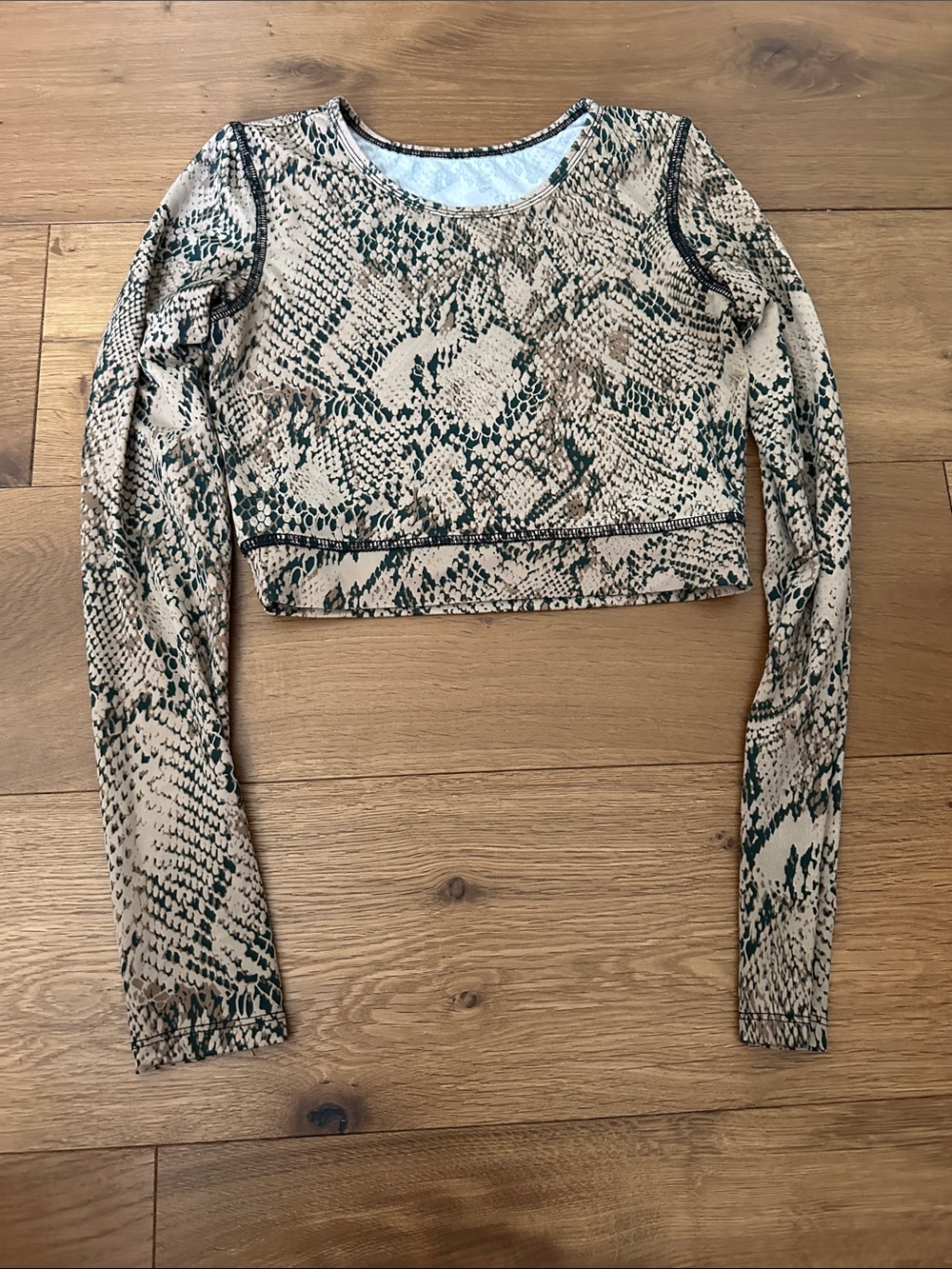 Snake-Print Long-Sleeve Crop Top in Tan and Green